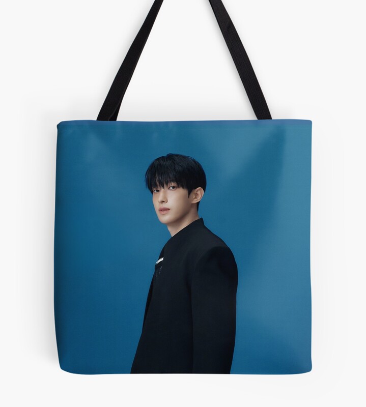 Dk Seventeen Tote Bag