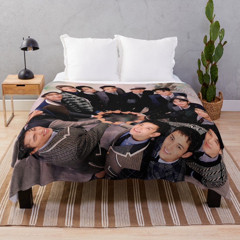 Seventeenn High Fight Throw Blanket